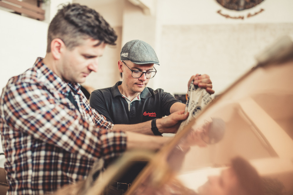 Budvar představil další novinku. Opičí Ejl je čistý, svěží a příjemně hořký