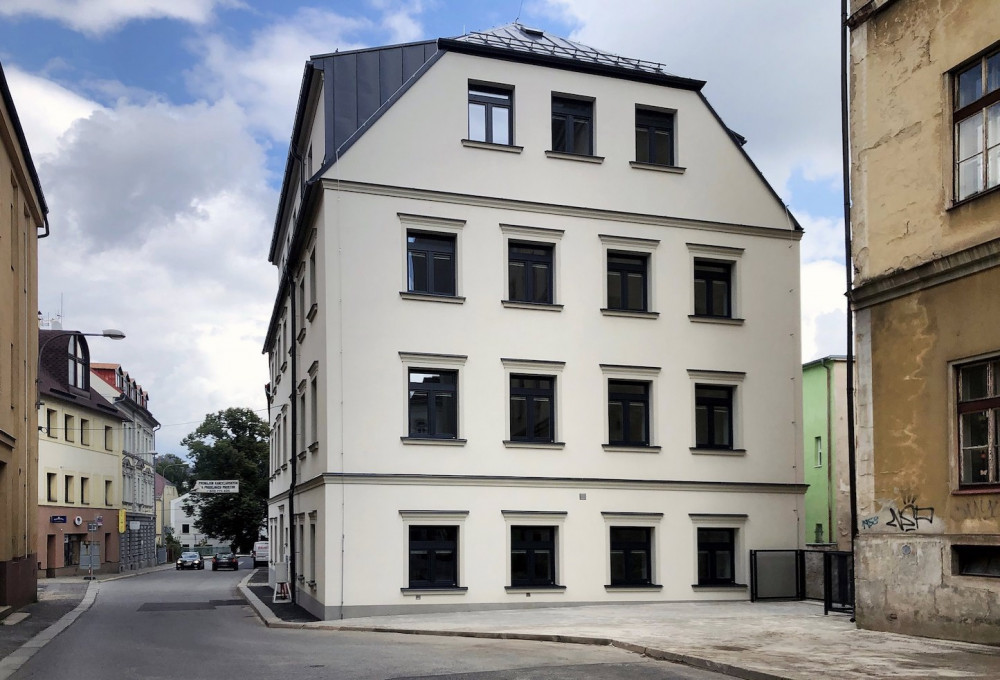 V Orlí ulici se blíží k závěru záchrana jednoho z nejstarších domů ve městě. Je dražší