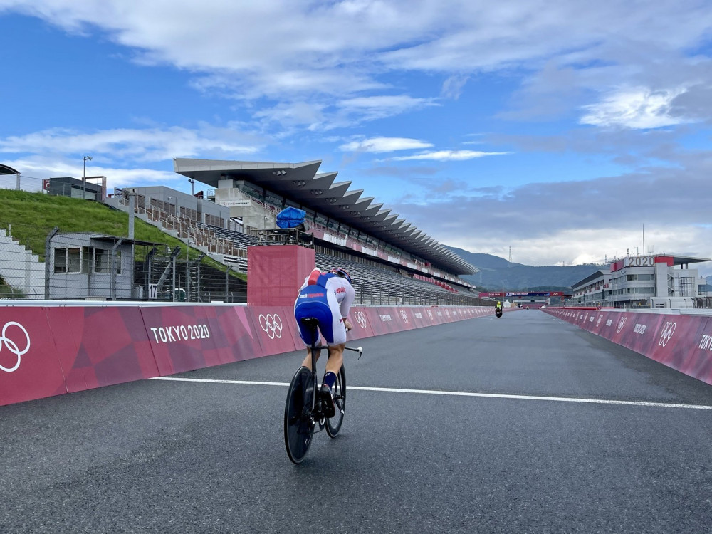 V Tokiu si cyklisté pod dres museli dávat led nasypaný do dámských punčoch, popisuje masér reprezentace