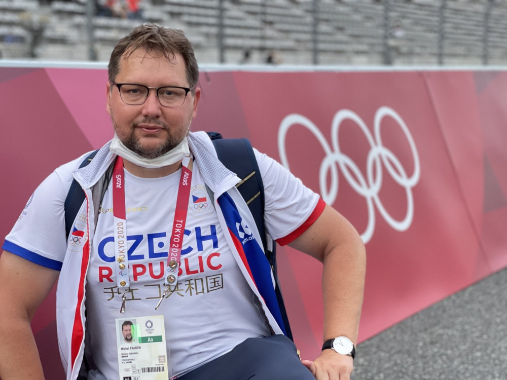 V Tokiu si cyklisté pod dres museli dávat led nasypaný do dámských punčoch, popisuje masér reprezentace