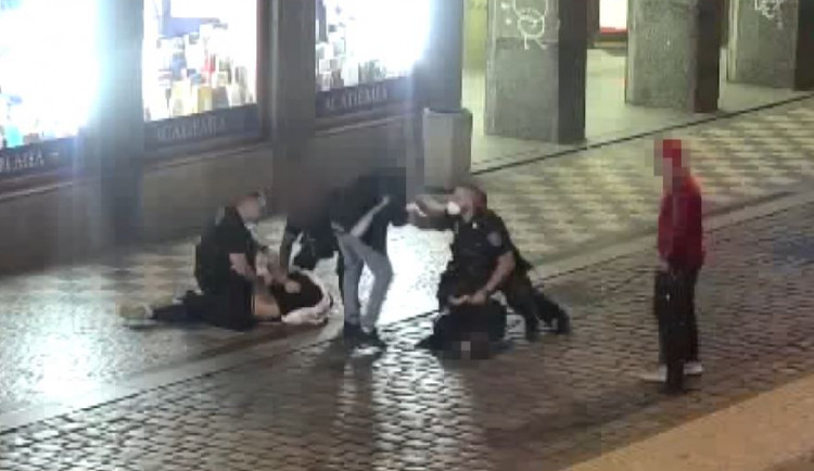 Cizinec zbil muže v centru Prahy. Nelíbilo se mu, jak vypadá