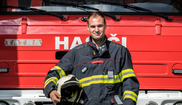 Nikdy bych nechtěl vyjíždět k rodině nebo přátelům, prozradil hasič Kamil Socha