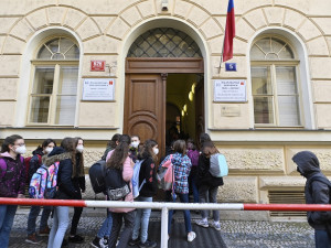 Žáci se na začátku září třikrát otestují na koronavirus, schválila vláda