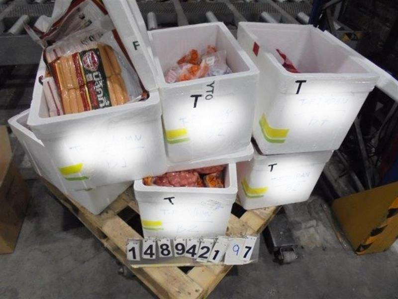 Pražští celníci zadrželi téměř 350 kilogramů produktů z Thajska. Místo ovoce objevili maso