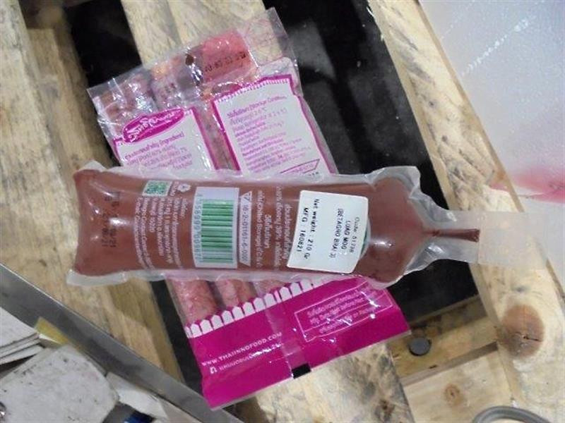 Pražští celníci zadrželi téměř 350 kilogramů produktů z Thajska. Místo ovoce objevili maso