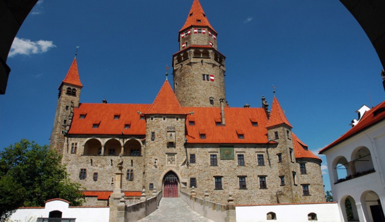 Koupaliště hlásí pokles návštěvnosti. Naopak památky si nestěžují