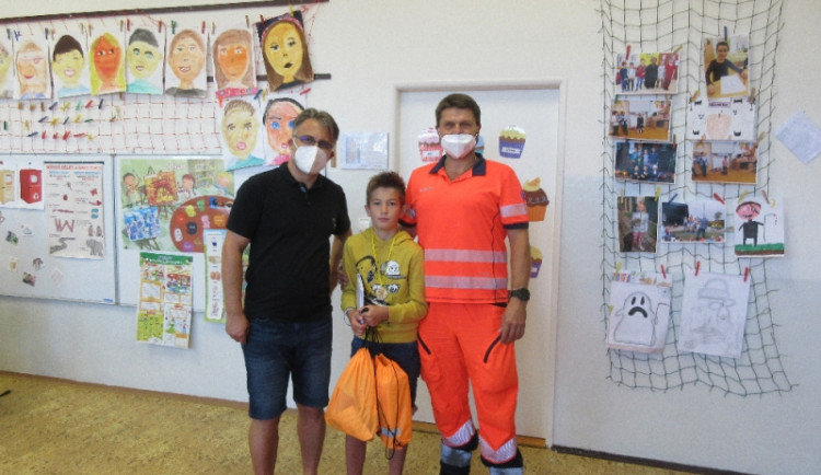 Malý hrdina Tobiáš ošetřoval zraněné po tornádu. Dostal pochvalu od záchranářů