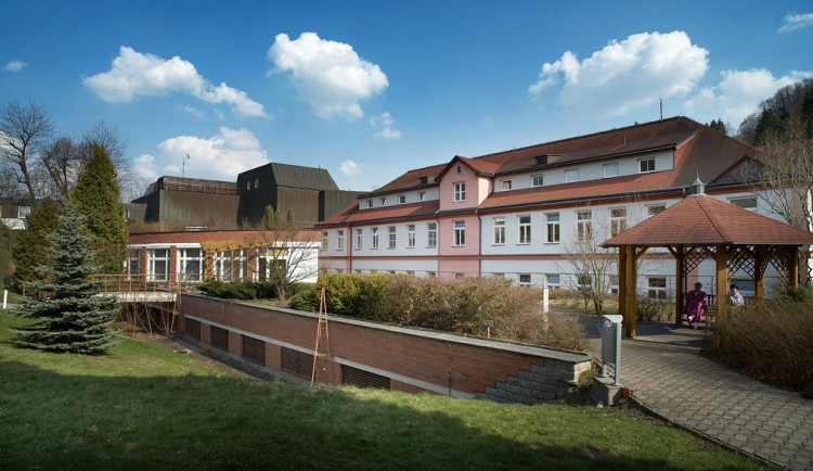 Kraj vstupuje do jilemnické a semilské nemocnice. Odkoupí část akcií