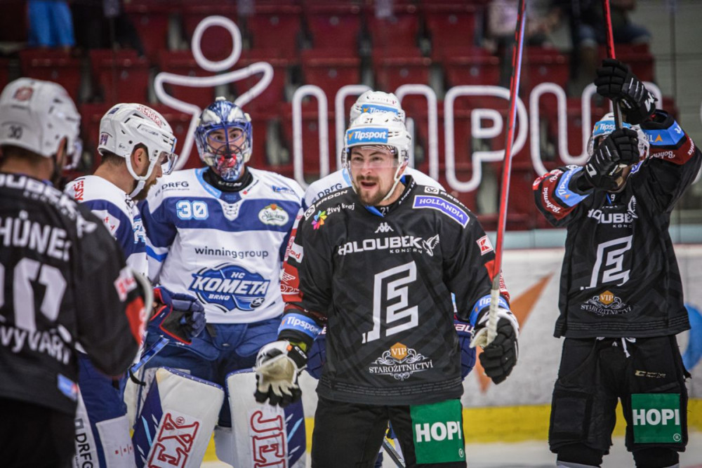 Jiří Černoch slaví jeden ze svých gólů.