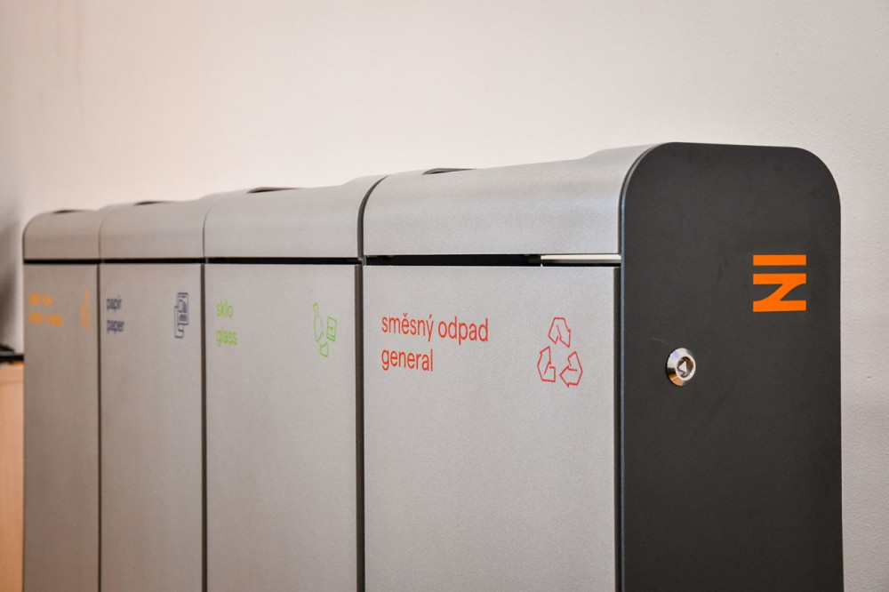 Správa železnic vybaví 12 nádraží novým mobiliářem, první budou Horažďovice