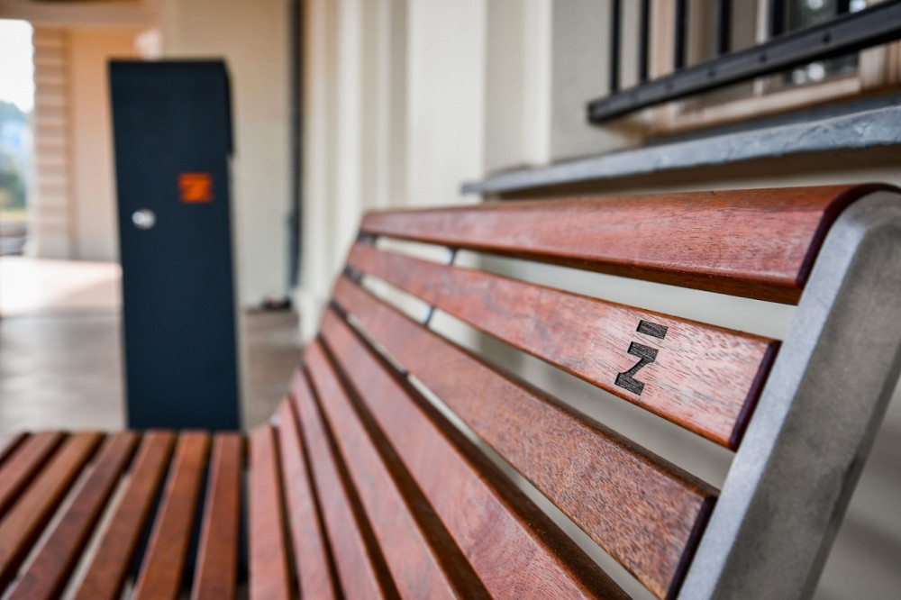 Správa železnic vybaví 12 nádraží novým mobiliářem, první budou Horažďovice