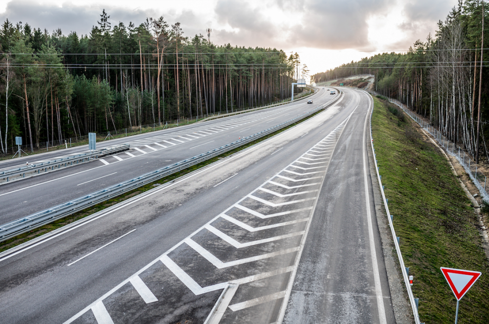 Během prázdnin se prodalo o 400 tisíc dálničních známek více než loni