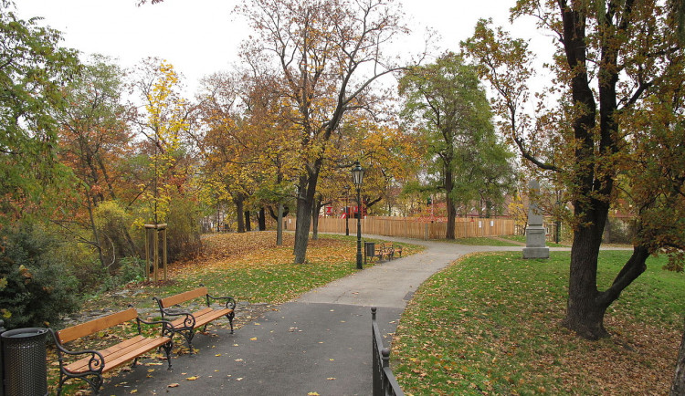 Praha 5 chce vyhnat drogově závislé z parků. Ty budou hlídat členové bezpečnostní agentury