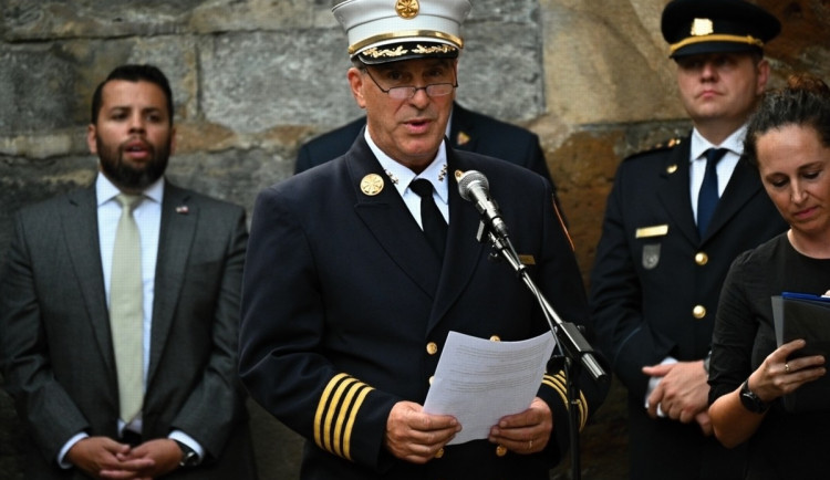 Newyorský hasič James Manahan, který zasahoval u teroristického útoku, si v Praze připomněl zesnulé kolegy