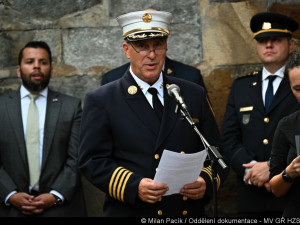Newyorský hasič James Manahan, který zasahoval u teroristického útoku, si v Praze připomněl zesnulé kolegy