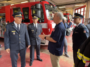 Newyorský hasič James Manahan, který zasahoval u teroristického útoku, si v Praze připomněl zesnulé kolegy