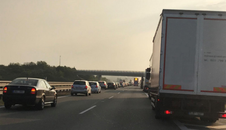 Šlapanická v Brně je zjednosměrněná, dopravu na D2 omezí návštěva papeže