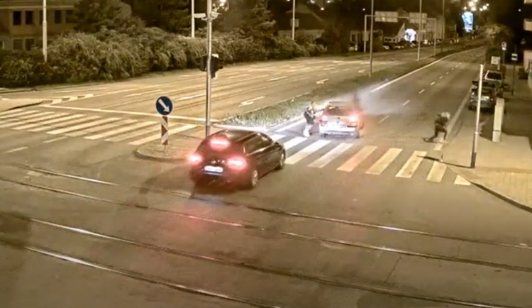 Děsivá nehoda v Brně. Řidič bez brzdění smetl chodkyni