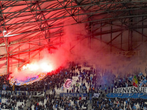 Pokuta i zákaz vstupu na stadion? Tresty za pyrotechniku v ochozech padají v celé Evropě