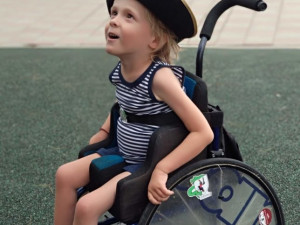 V Kostelci nad Orlicí se složili malému Zdendovi na doplacení vozíku. Zdenda bojuje se spinální muskulární atrofií