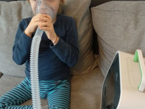 V Kostelci nad Orlicí se složili malému Zdendovi na doplacení vozíku. Zdenda bojuje se spinální muskulární atrofií