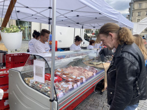 O produktech malých farmářů si můžete nechat jen zdát. Jarmarky SPD zásobují agrobaroni