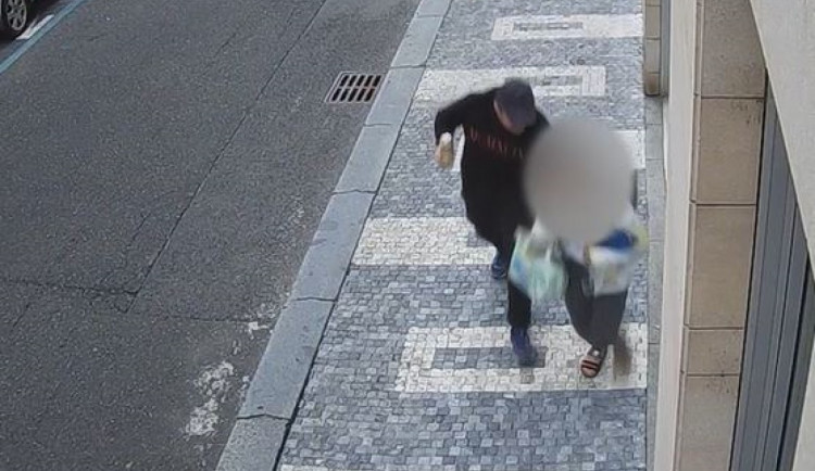 Muž osahával ženu na ulici. Za sexuálně motivovaný trestný čin mu hrozí až pět let ve vězení