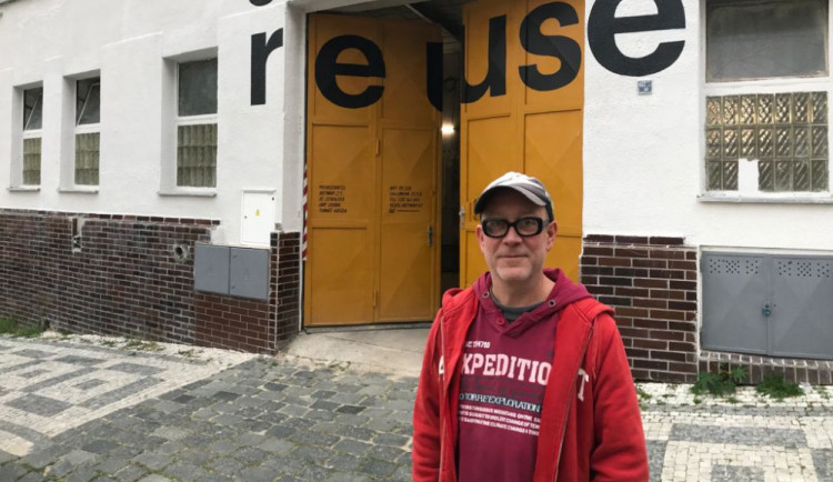 Je to jako obchod, kde se neplatí. V Praze funguje sklad uměleckého materiálu