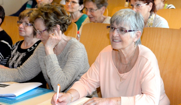 Jak bojovat s podvodnými řetězovými maily a fake news? Cesta je vzdělávání seniorů