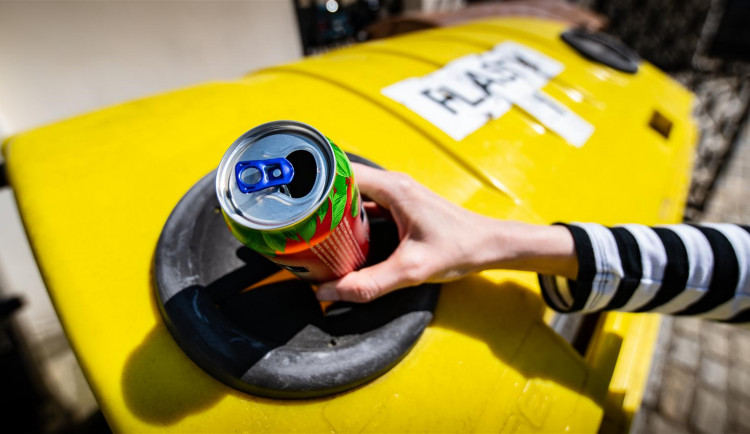 Od roku 2019 mohou Jihlavané házet hliníkové plechovky i do žlutých kontejnerů