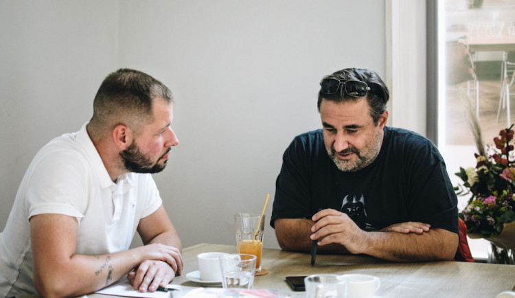 Babiš chce vybudovat Orbánistán. Kdyby nefungovala „antikampaň“, má dnes čtyřicet procent, říká Michopulos.