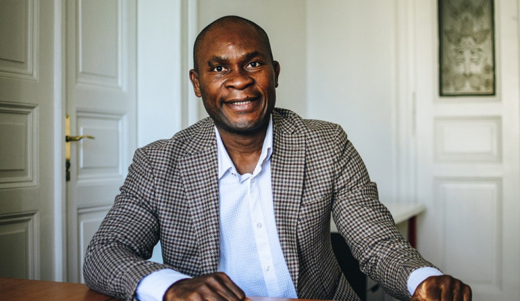 Daniel Chrysostome zastupuje řadu afrických hráčů, kteří působí v české lize.