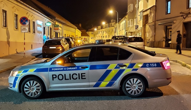 Útočník na Brněnsku napadl členy rodiny, mezi zraněnými jsou i děti