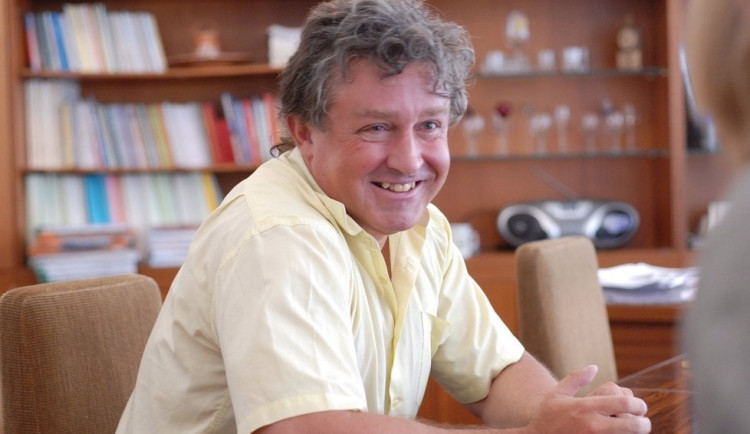 KSČM podle Dolejše konec ve Sněmovně ekonomicky neohrozí, ale bude muset šetřit.