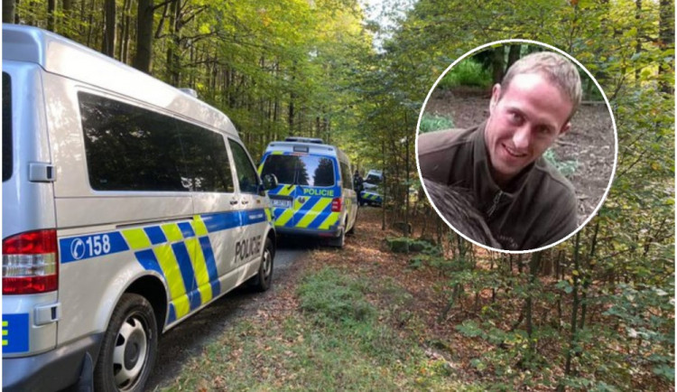 Zachránce ztracené holčičky: Seděla v trávě, byla unavená, vystrašená a hladová.