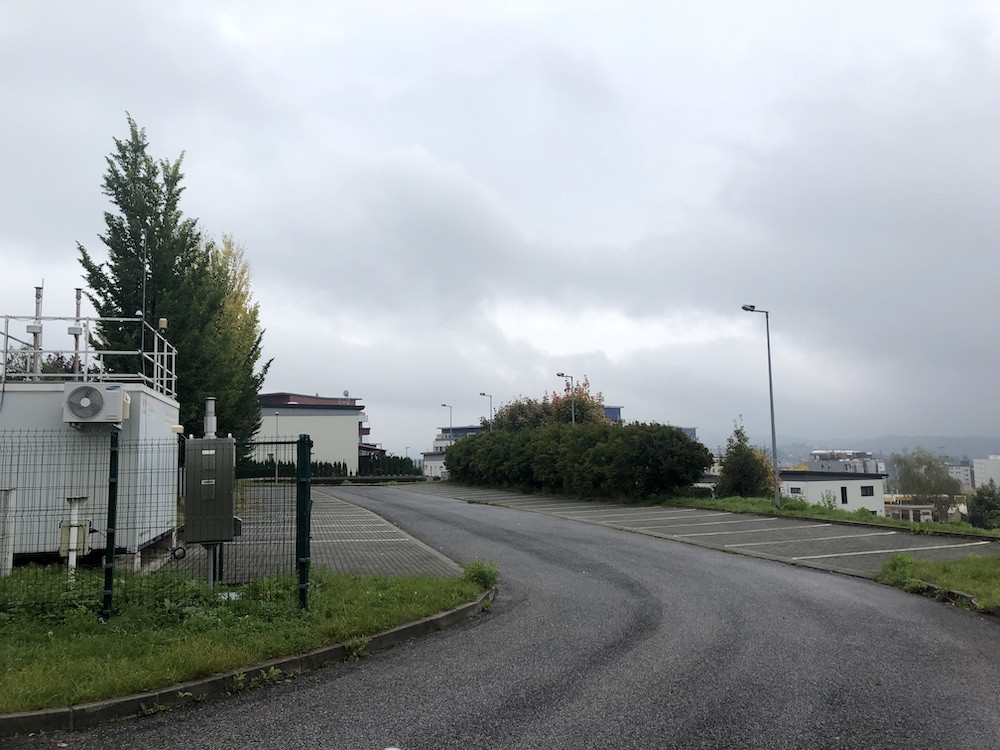 Město prodá parkoviště u rochlického sídliště. Nikdo na něm neparkuje, říká náměstek