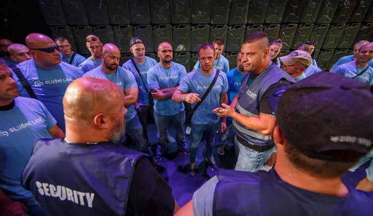 Slušným lidem zvoní hrana. Polepšíme se, věří kontroverzní hnutí z Brna.