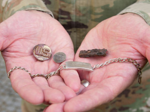 Americký voják ztratil při osvobozování Čech náramek, po 76 letech se mu vrátí