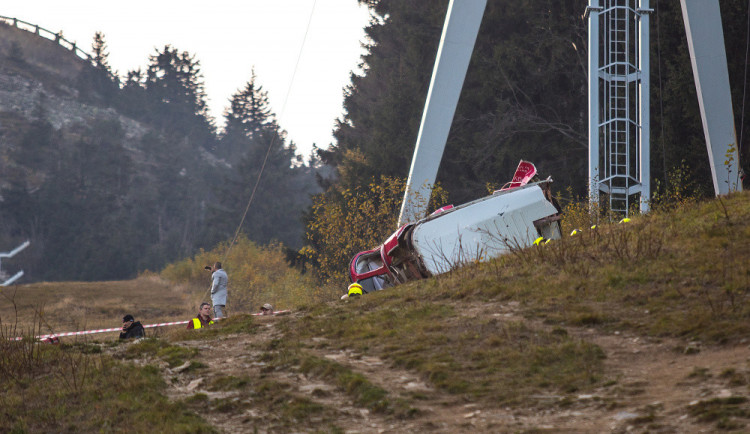 Na Ještědu se zřítila kabina lanovky. Zemřel průvodčí