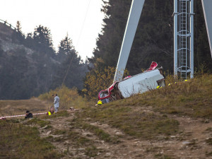 Na Ještědu se zřítila kabina lanovky. Zemřel průvodčí