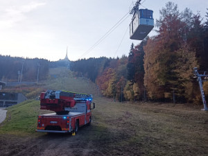 Na Ještědu se zřítila kabina lanovky. Zemřel průvodčí