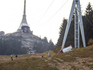 Na Ještědu se zřítila kabina lanovky. Zemřel průvodčí
