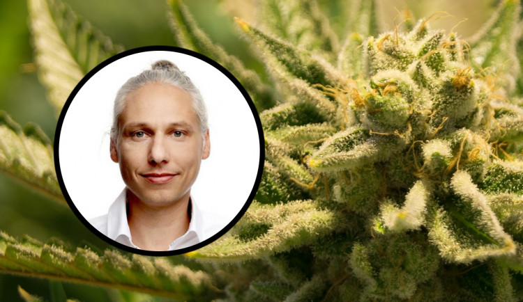 Jít sedět kvůli psaní o konopí, to zavání starými pořádky, říká šéfredaktor Legalizace a zastupitel Prahy 2