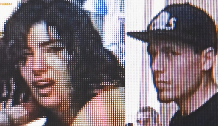 Vášniví milenci si užívali sex na Karlově mostě. Pátrá po nich policie