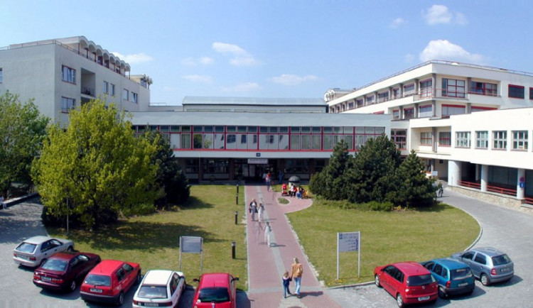 Dětská nemocnice v Brně uzavírá některé operační sály. Lékaři jsou potřeba v Bohunicích