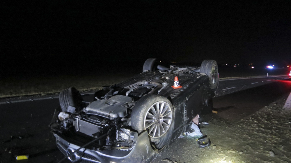 Řidič s Mercedesem havaroval na silnici I/44 mezi obcemi Vlachov a Libivá