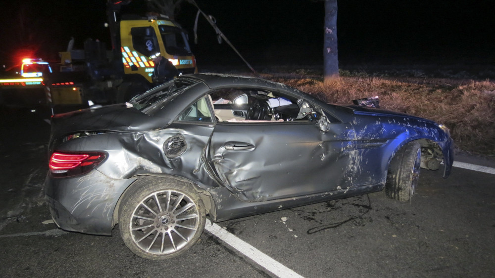 Řidič s Mercedesem havaroval na silnici I/44 mezi obcemi Vlachov a Libivá