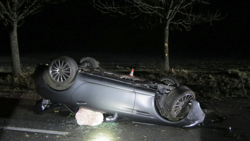 Řidič s Mercedesem havaroval na silnici I/44 mezi obcemi Vlachov a Libivá