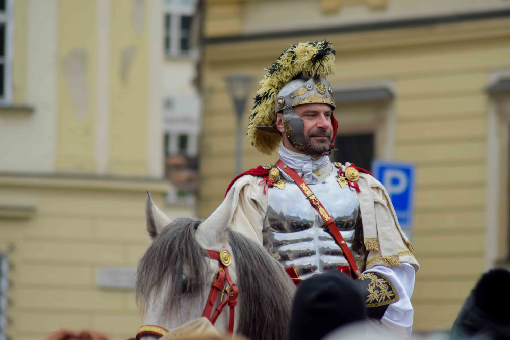 Svatý Martin přivezl do Brna na bílém první letošní víno