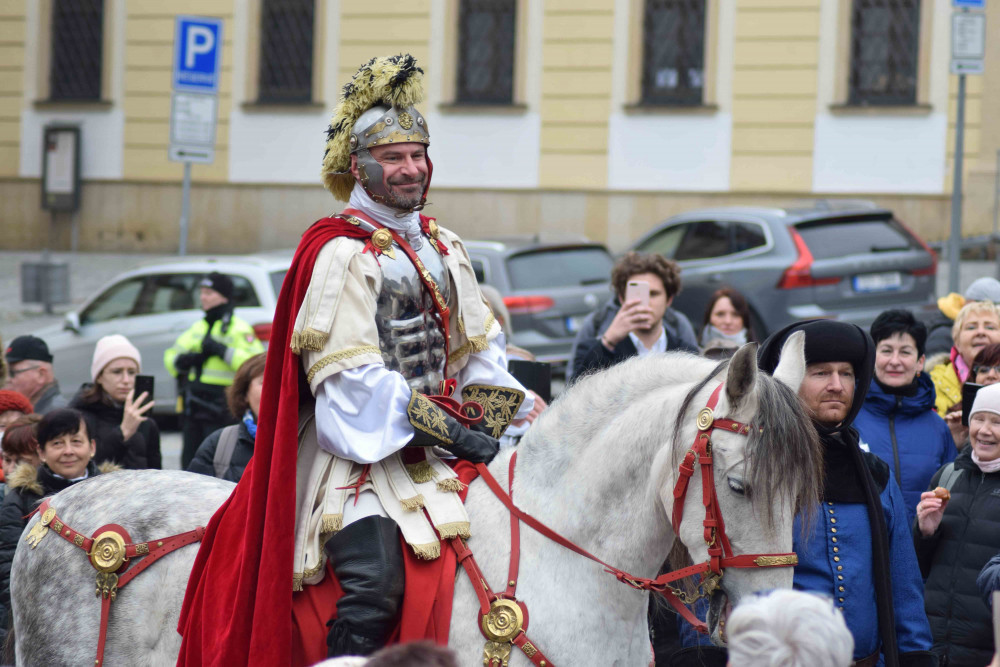 Svatý Martin přivezl do Brna na bílém koni první letošní víno